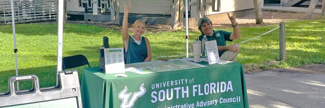Administrative Advisory Council volunteers help students during Week of Welcome
